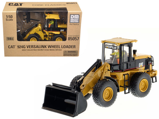 cat caterpillar 924g versalink wheel loader with work tools with operator "core classics series" 1/50