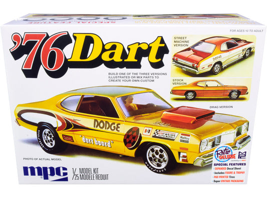 skill 2 model kit 1976 dodge dart sport with two figurines 3 in 1 kit 1/25 scale model